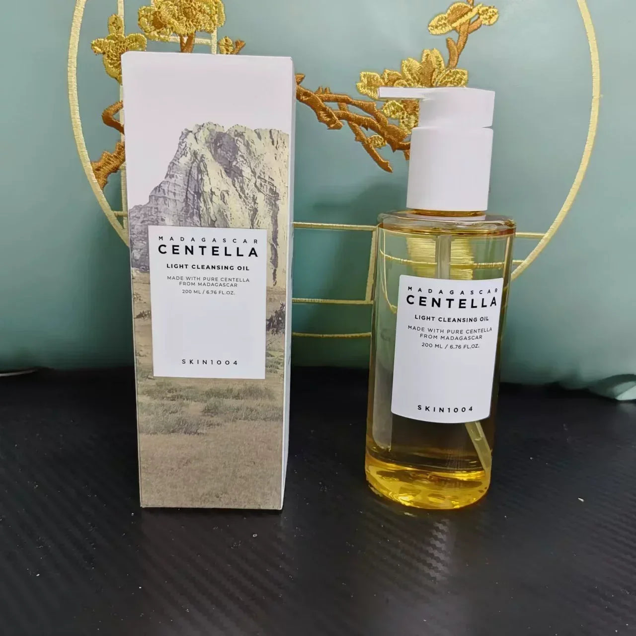 Sheluxe Madagascar Centella Light Cleansing Oil hydrating makeup remover oil with pump bottle and packaging