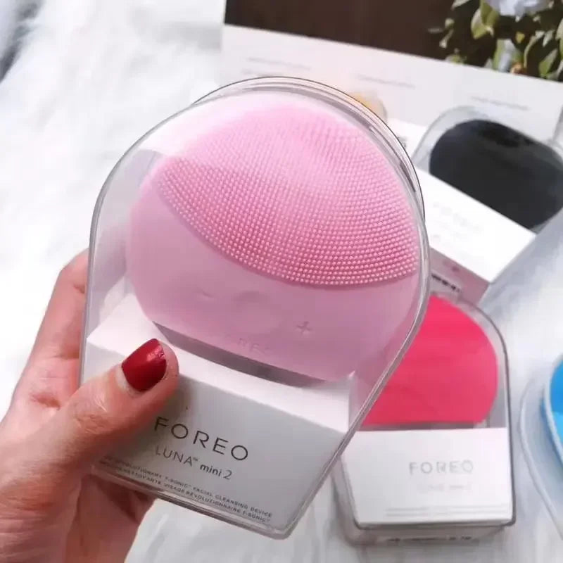Sheluxe silicone facial cleansing brush for sensitive skin in pink with soft bristles in clear packaging