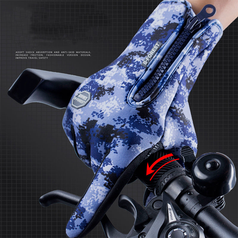 Sheluxe warm sports gloves for men and women in blue camouflage design gripping bicycle handlebar